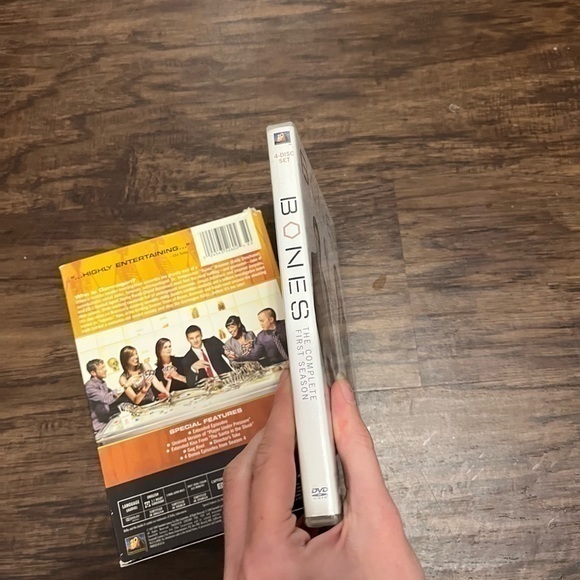 BONES By Kathy Reichs TV Show Season One & Season Three DVD Set - Picture 9 of 11